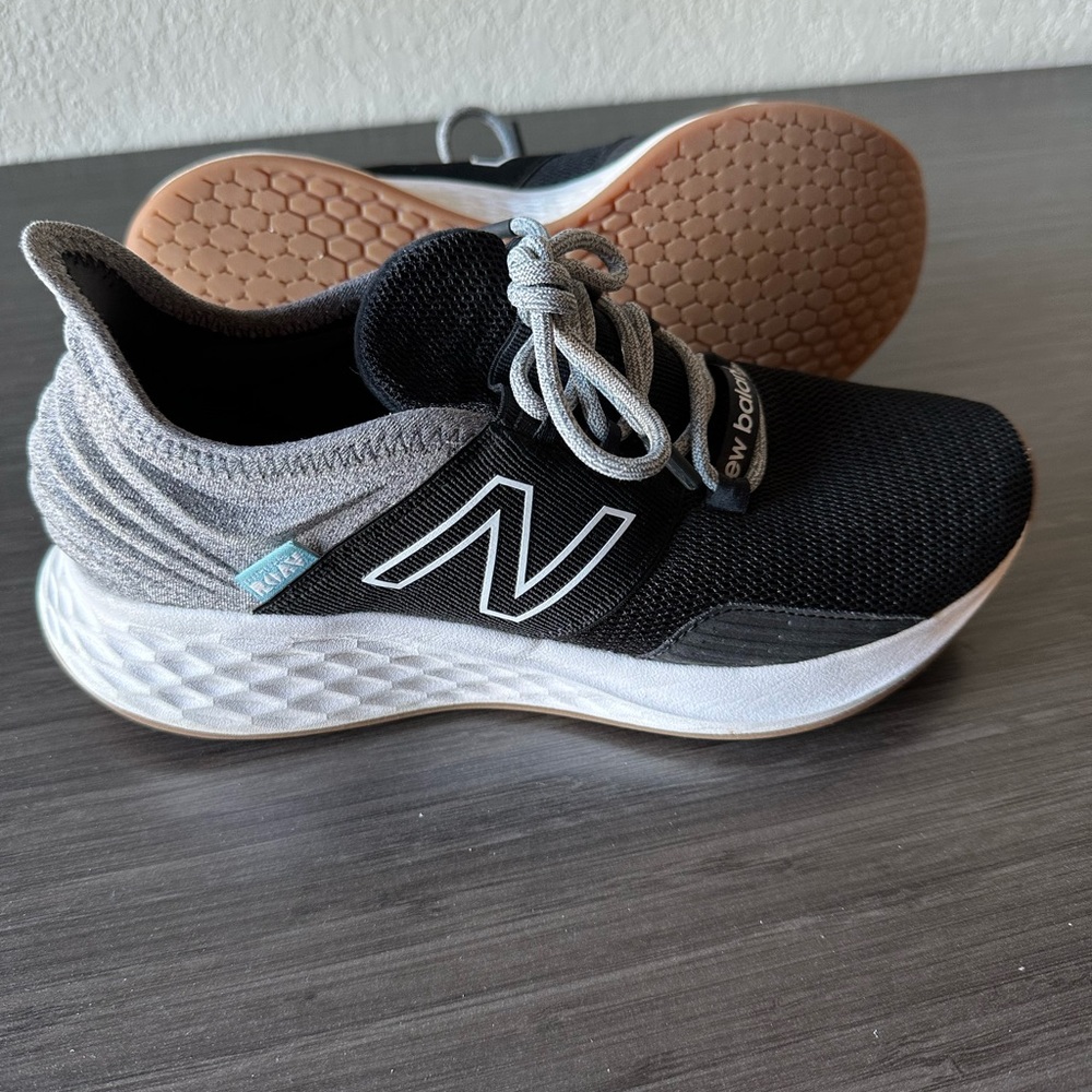New Balance Womens Roav Fresh Foam Size 8 Black.